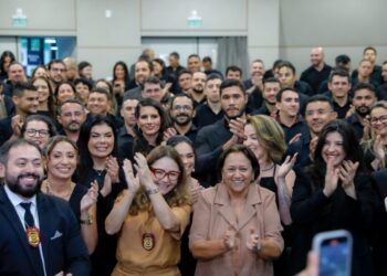Governadora Fátima empossa 170 novos policiais civis Cerimônia marcou o ingresso de 127 agentes, 25 delegados e 18 escrivães
