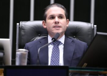 Motta diz que transição para fim da 6×1 será finalizada em 1 ano