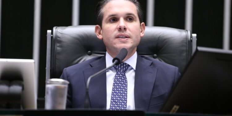 Motta diz que transição para fim da 6×1 será finalizada em 1 ano