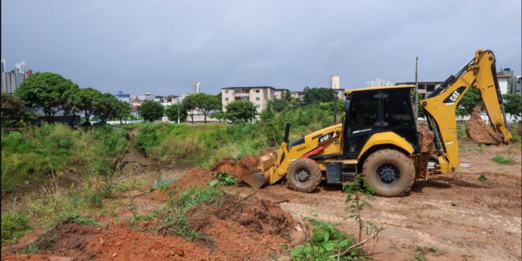 Prefeitura de Parnamirim realiza melhorias na lagoa de captação “Araguaia 2”, em Nova Parnamirim.