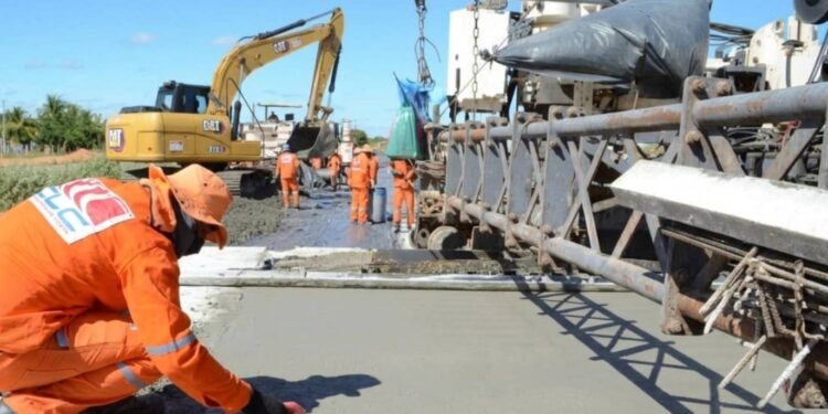 Governo do RN: Duplicação da BR-304 inicia pavimentação; investimento é de mais de R$ 570 milhões.