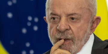 Lula propõe perdão de R$ 12,6 bilhões em dívidas de MEIs e anuncia Pix de até R$ 5 mil