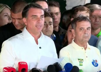 TSE desmente Flávio Bolsonaro e diz que fiscais do PL não foram retirados de ‘sala-cofre’ do tribunal.