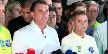 TSE desmente Flávio Bolsonaro e diz que fiscais do PL não foram retirados de ‘sala-cofre’ do tribunal.