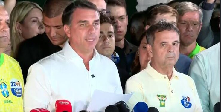 TSE desmente Flávio Bolsonaro e diz que fiscais do PL não foram retirados de ‘sala-cofre’ do tribunal.